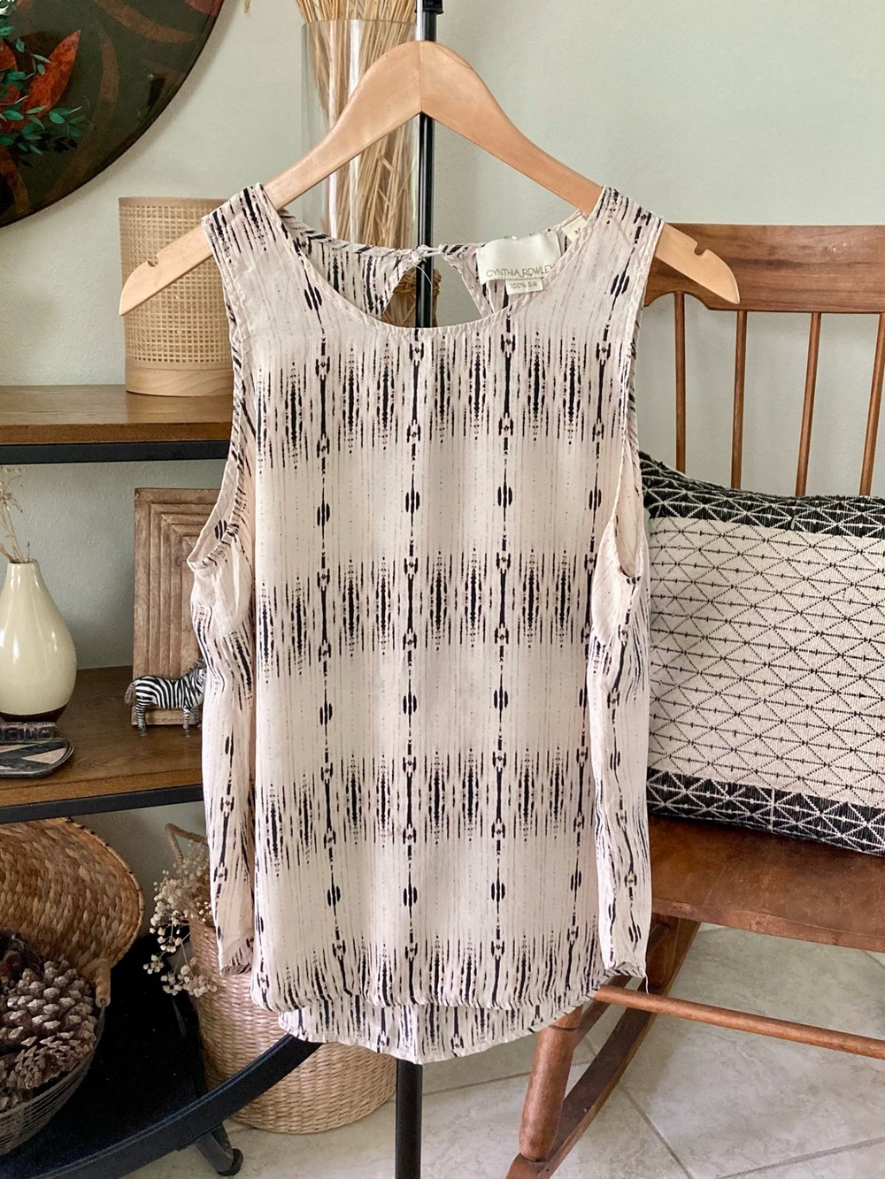 100% Silk Cynthia Rowley Cream and Black Printed Sleeveless Top Medium